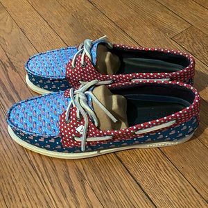 New In Box special edition Sperry X Vineyard Vines boat shoes, never worn